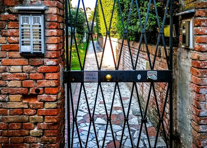 Dorsoduro Venice Apartment